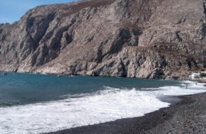 παραλια καμαρι σαντορινη